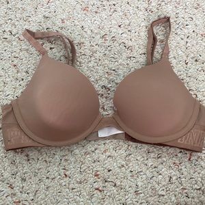 Pink bra!!